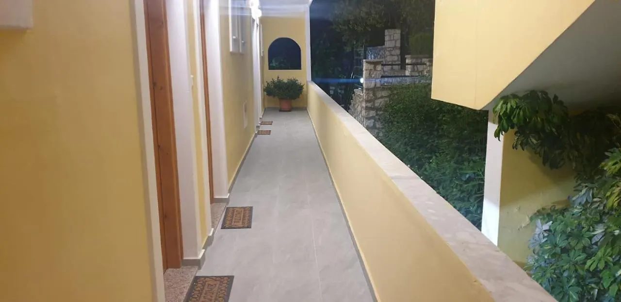 Apart-Hotel Llazari Himare Albanië