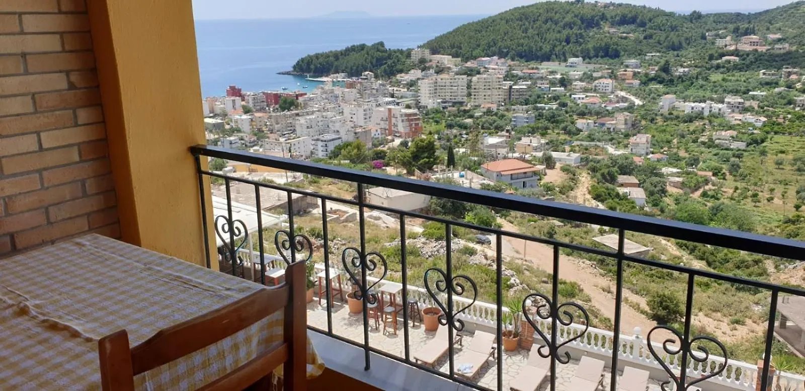 Apart-Hotel Llazari Himare 3*,  Albanië